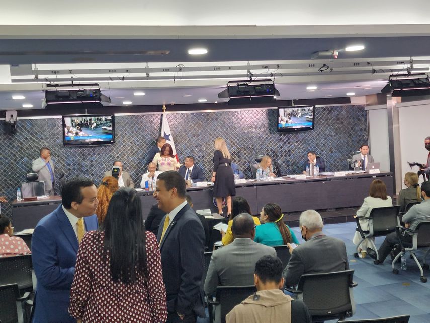 Sesión de la Comisión de Credenciales de la Asamblea Nacional.