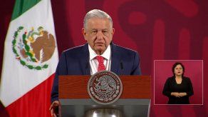 Presidente de México propone reducir número de legisladores en reforma electoral