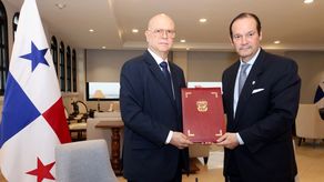 Embajadores de Panamá en diversos países toman posesión.