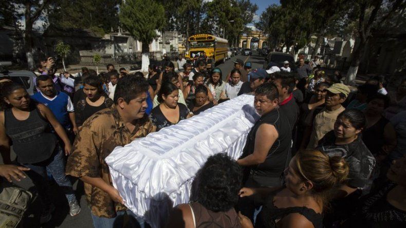 En Guatemala siguen muriendo niñas por incendio, 38 fallecidas