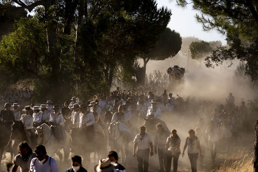 España: Tras dos años, los peregrinos regresan al Rocío