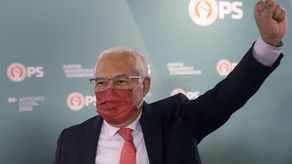 António Costa, que esperaba asumir el cargo de primer ministro de Portugal la próxima semana, se disculpó con los votantes.