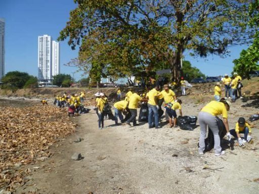 Realizan limpieza de playa en Panamá Viejo