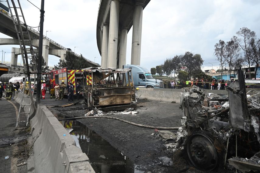 Sube a 6 el número de muertos por explosión de camión de gas en México.&nbsp;