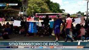 Migrantes se enfrentan a la policía de Costa Rica por venta ambulante