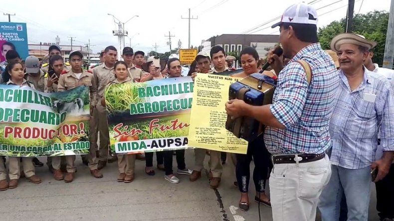 Productores realizan protestas simultáneas en distintos puntos del país contra las importaciones