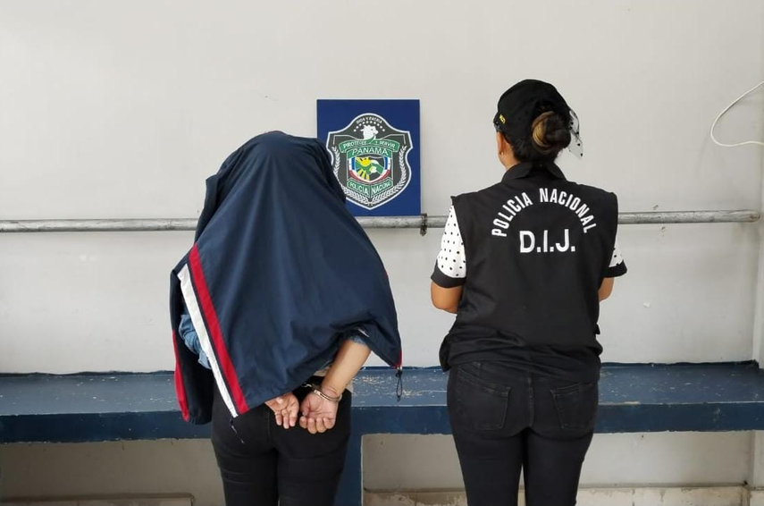 Policía Nacional atrapa a estafadora en Barú