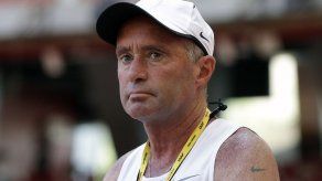 Atletas suspicaces llevaron a suspensión de Alberto Salazar