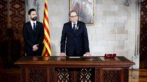Presidente catalán nombra gobierno que incluye a presos y exiliados