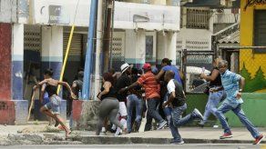 Cuatro policías heridos y 35 aprehensiones por disturbios en Colón Cuatro policías heridos y 35 aprehensiones por disturbios en Colón