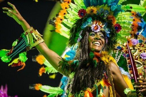 Escuela que homenajeó a Lula favorita del desfile de Sao Paulo
