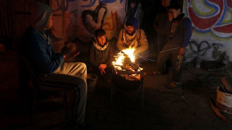 Abás dejará de pagar la electricidad de Gaza, dice Israel