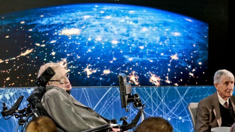 Hawking en nuevo intento por hallar vida extraterrestre