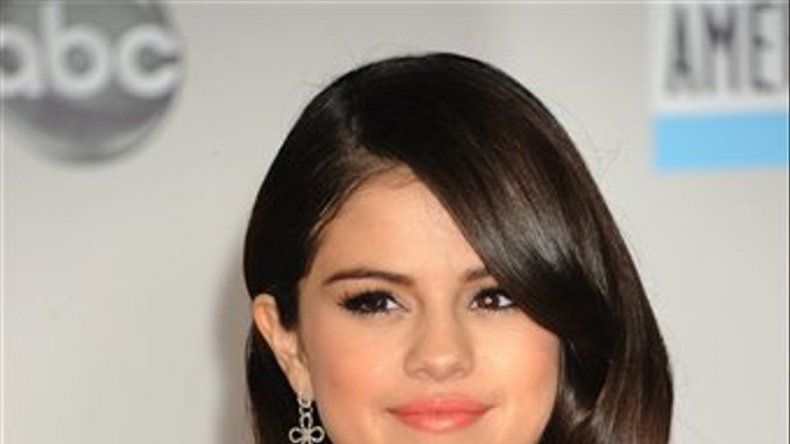 Selena Gómez deja atrás a la chica Disney y saca los colmillos