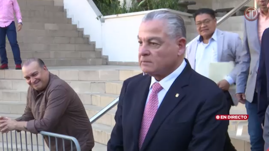 Contralor Anel Flores se notifica en Corte Suprema Contralor Anel Flores se notifica en Corte Suprema