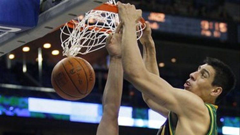 Hornets derrotan al Jazz: buen partido de Ayón y Vásquez