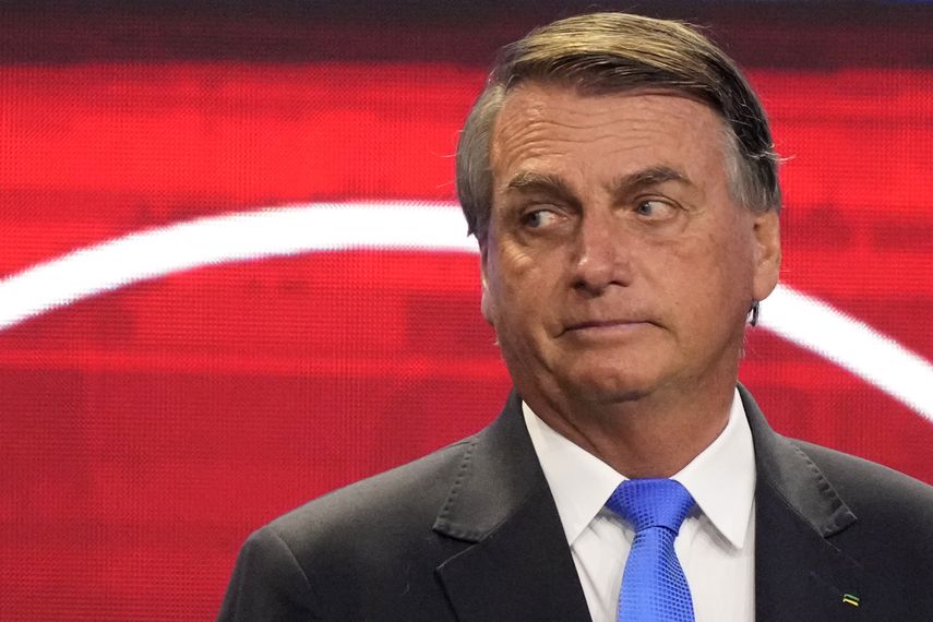 Bolsonaro pidió desde las redes sociales al entonces ministro y a Coelho que no aumentaran los precios de los combustibles porque considerar abusivo el lucro de la empresa.