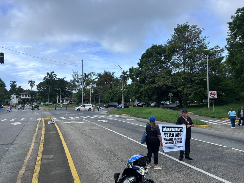 MiBus reporta cierre temporal de Avenida.