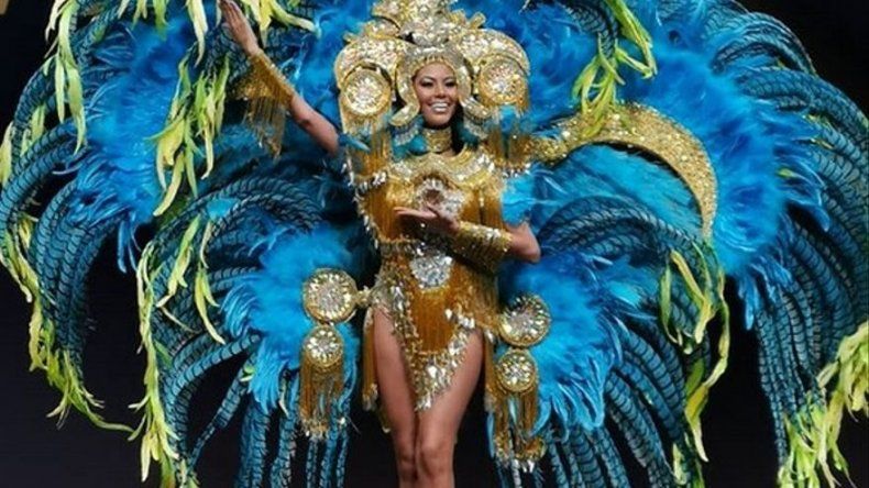 Rosa Montezuma luce con orgullo el Traje Nacional de Panamá en Miss Universo