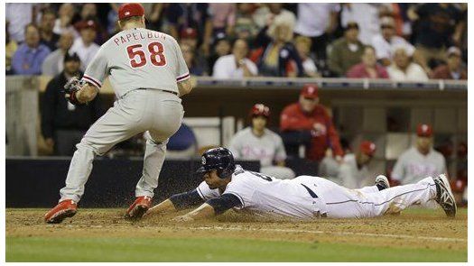 Padres anotan 3 en la 9na; vencen a Filis en 10ma