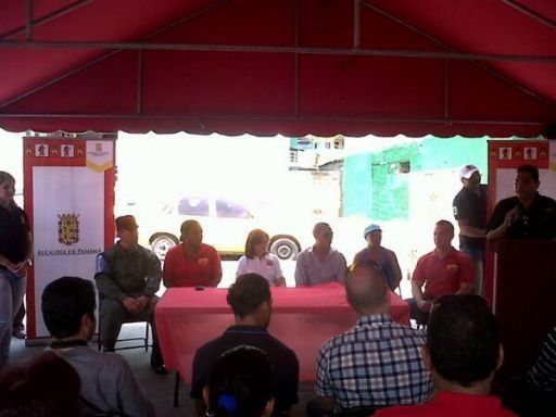 Méndez dice que su campaña política la paga con dinero de su bolsillo