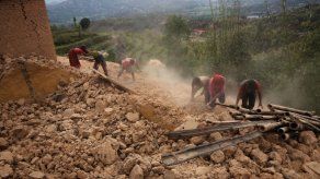 Cierran el aeropuerto de Katmandú tras nuevo sismo