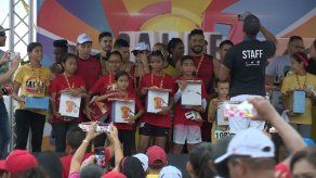 Chicos y grandes corren para celebrar el 2do aniversario de Calle 7