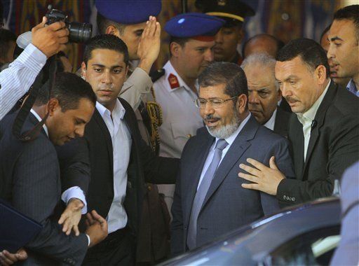 Presidente electo egipcio se presenta ante islamistas en El Cairo