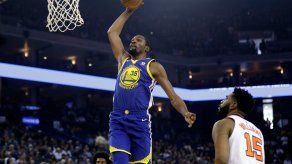Warriors se reponen de mal comienzo y vencen a Suns