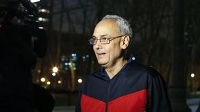 FIFA sanciona a expresidente del fútbol peruano por corrupción