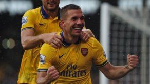 Arsenal vence 3-1 a Fulham con doblete de Podolski