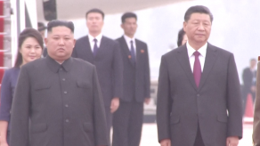Xi llega a Corea del Norte para reunirse con Kim Jong Un