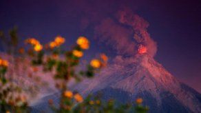 Volcán de Fuego de Guatemala muestra de 7 a 9 explosiones moderadas por hora