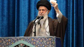 Jamenei pide unidad nacional y firmeza frente a los enemigos de Irán