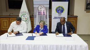 De izq. a der.: Juan Pino, ministro de Seguridad Pública; María Eugenia López, magistrada presidente de la Corte Suprema de Justicia; y Javier Caraballo, procurador encargado.