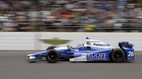 Sato supera a Castroneves y gana la Indy 500