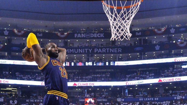 LeBron James asombra con su nivel en playoffs