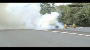 Auto se incendia en plena Avenida Nacional cerca de Chitré