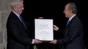 Mario Vargas Llosa recibe Premio Carlos Fuentes
