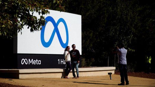 Facebook e Instagram eliminan a uno de los grupos antivacunas más grandes de EE. UU.