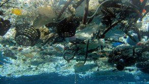 Hasta 35.000 toneladas de plástico flotan en mares