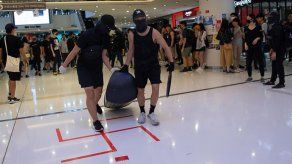 Los manifestantes de Hong Kong vuelven a tomar varios centros comerciales