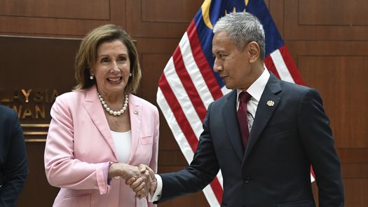 Nancy Pelosi inició su gira por Asia en Singapur el lunes, pero su presunta visita a Taiwán ha causado nerviosismo en toda la región.