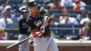 Stanton llega a 45 vuelacercas; Marlins vencen a Mets