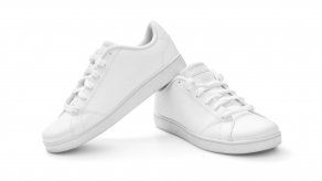 Deja impecables tus zapatillas blancas.