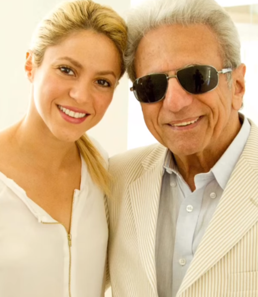 Shakira se va de Colombia feliz con el éxito de la operación de su padre