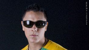 Joey Montana hace un doble play