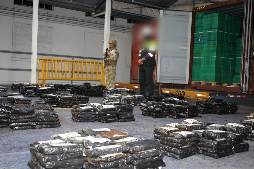 SENAN incauta más de 900 paquetes de sustancia ilícita.