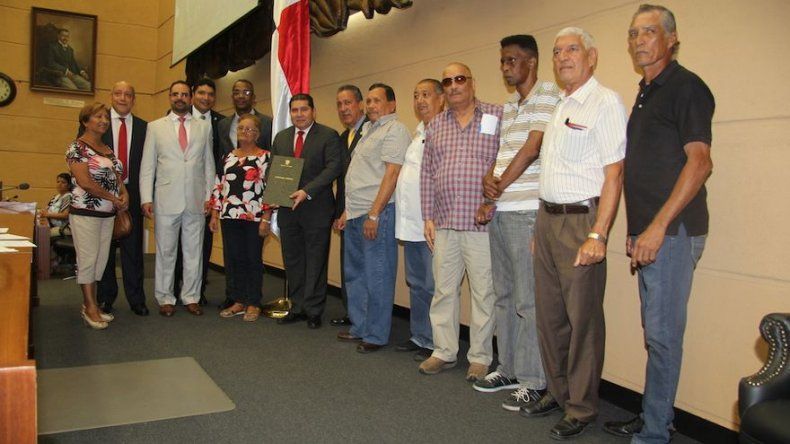 Aprueban en tercer debate pagar millones en bono retenido a jubilados