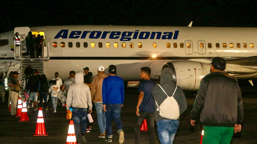 Venezolanos retornan a Caracas en vuelo humanitario. Venezolanos retornan a Caracas en vuelo humanitario.